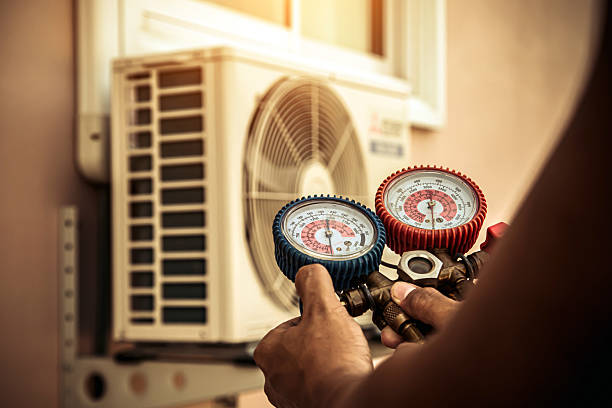 Professional Ac Installation technician working in Linden, TX